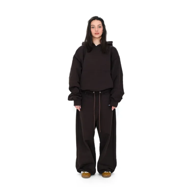 Sweatpants • brown