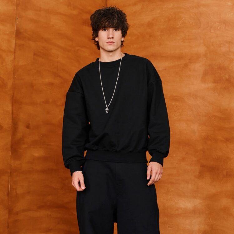 Crewneck • czarny