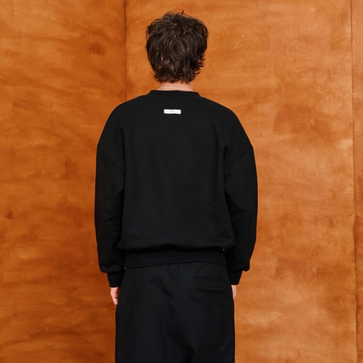 Crewneck • czarny